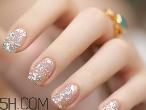 美甲店常用甲油膠品牌有哪些？沒有任何基礎(chǔ)學(xué)美甲難嗎？