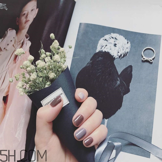 簡約好看的跳色美甲圖片 亮晶晶的鉆石美甲圖推薦 簡約好看的跳色美甲圖片 亮晶晶的鉆石美甲圖推薦