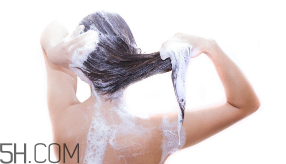 冷水洗頭頭痛怎么辦？冷水洗頭有什么危害？