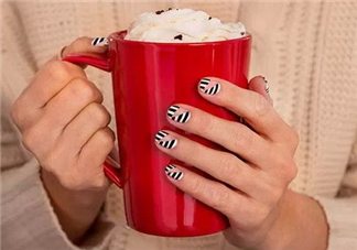 冬天美甲適合什么顏色？純色美甲跳色款式搭配圖