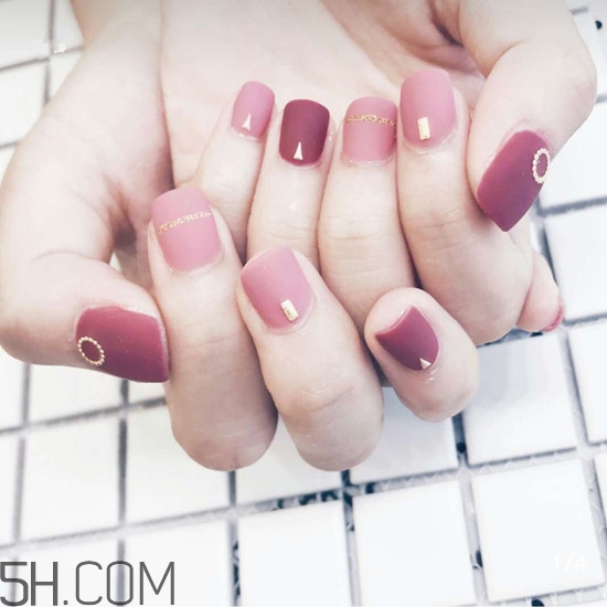 簡約好看的跳色美甲圖片 亮晶晶的鉆石美甲圖推薦 簡約好看的跳色美甲圖片 亮晶晶的鉆石美甲圖推薦