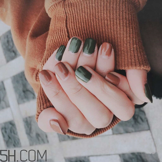 簡約好看的跳色美甲圖片 亮晶晶的鉆石美甲圖推薦 簡約好看的跳色美甲圖片 亮晶晶的鉆石美甲圖推薦