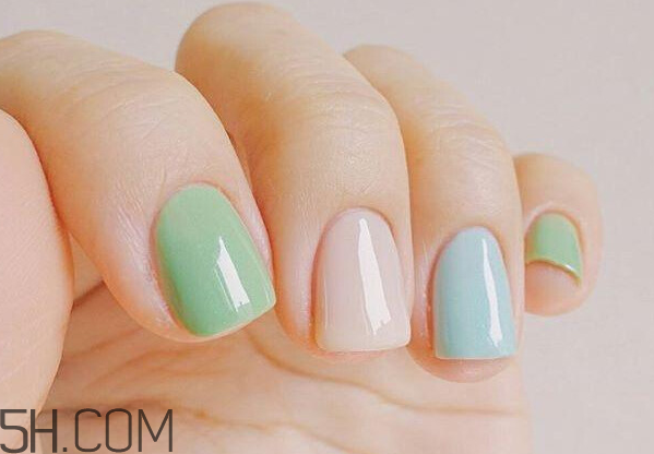 冬天美甲適合什么顏色？純色美甲跳色款式搭配圖