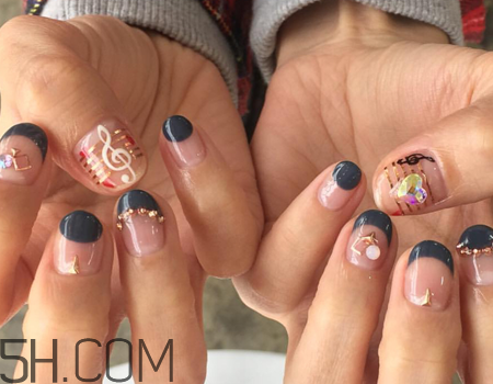 簡約好看的跳色美甲圖片 亮晶晶的鉆石美甲圖推薦 簡約好看的跳色美甲圖片 亮晶晶的鉆石美甲圖推薦