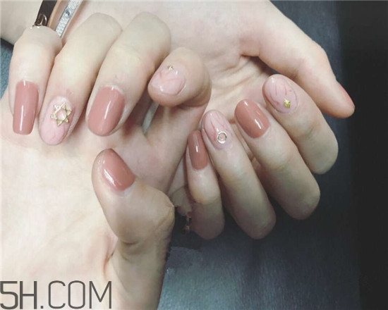 手指粗適合做什么美甲？美甲簡(jiǎn)單大方新款圖片