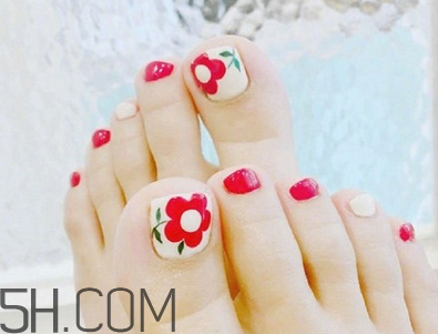 指甲油哪個牌子好？腳趾甲變色是怎么回事？