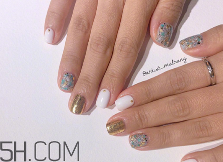 簡約好看的跳色美甲圖片 亮晶晶的鉆石美甲圖推薦 簡約好看的跳色美甲圖片 亮晶晶的鉆石美甲圖推薦