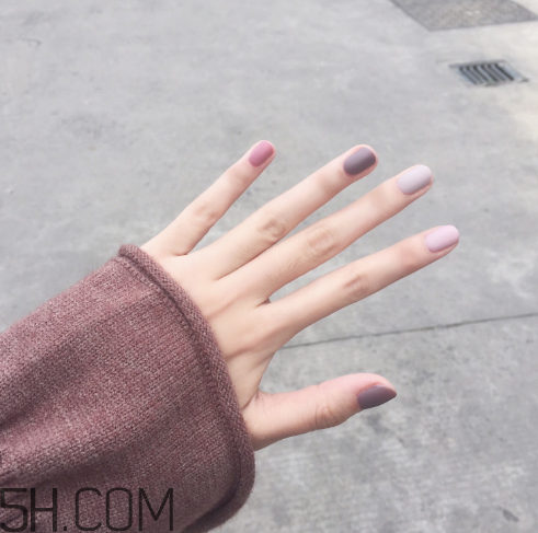 做磨砂美甲多少錢？卡通人物美甲教程步驟