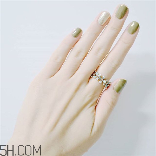 冬天美甲適合什么顏色？純色美甲跳色款式搭配圖