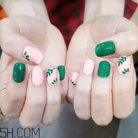 簡約好看的跳色美甲圖片 亮晶晶的鉆石美甲圖推薦 簡約好看的跳色美甲圖片 亮晶晶的鉆石美甲圖推薦