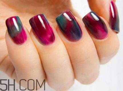 美甲店常用甲油膠品牌有哪些？沒有任何基礎(chǔ)學(xué)美甲難嗎？