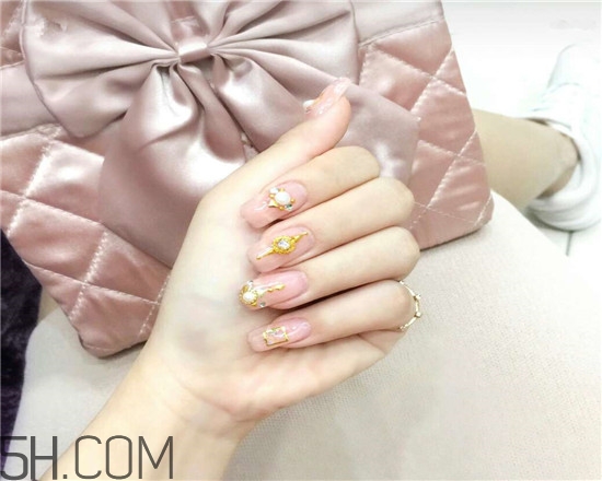 手指粗適合做什么美甲？美甲簡(jiǎn)單大方新款圖片