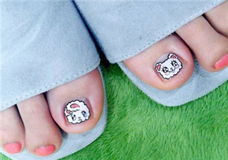 指甲油哪個(gè)牌子好？腳趾甲變色是怎么回事？