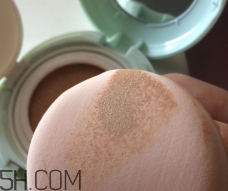 rojank茹妝氣墊cc霜好用嗎？茹妝蜂蜜氣墊皙皙霜評(píng)測(cè)