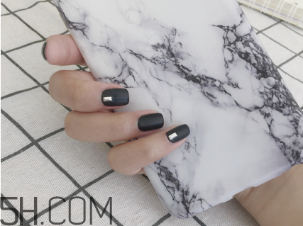 悅詩(shī)風(fēng)吟指甲油價(jià)格多少錢？美甲怎么快速卸掉？