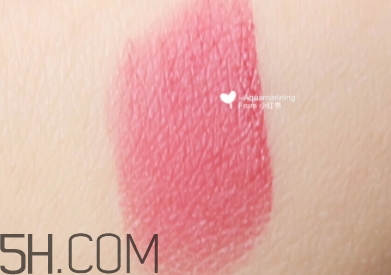 tf口紅干嗎？tf口紅滋潤和啞光區(qū)別