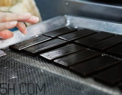 東阿阿膠能帶飛機(jī)上嗎？東阿阿膠能治失眠嗎？