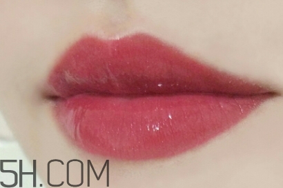 歐萊雅唇釉307是什么顏色？歐萊雅唇釉307楓葉狂想曲試色