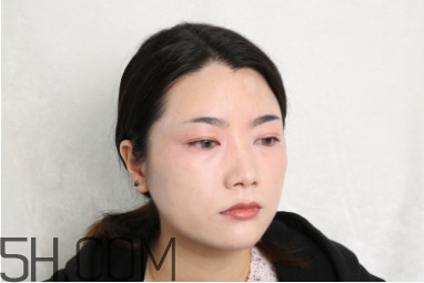 底妝怎么畫(huà)顯得干凈無(wú)暇 底妝怎么畫(huà)顯得干凈無(wú)暇