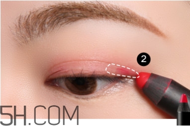 用唇彩筆畫眼影圖解教程 用唇彩筆畫眼影圖解教程