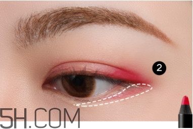 用唇彩筆畫眼影圖解教程 用唇彩筆畫眼影圖解教程