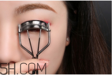 用唇彩筆畫眼影圖解教程 用唇彩筆畫眼影圖解教程