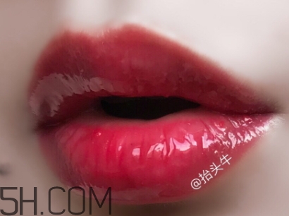 歐萊雅唇釉301和303哪個(gè)好看？歐萊雅唇釉301和303對比