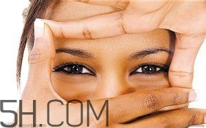 開(kāi)心果吃黃色的好還是白色的好？吃白色的開(kāi)心果有什么危害？