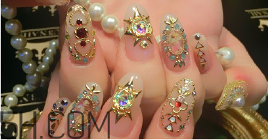 光療甲和水晶甲哪個好？什么是水晶甲？