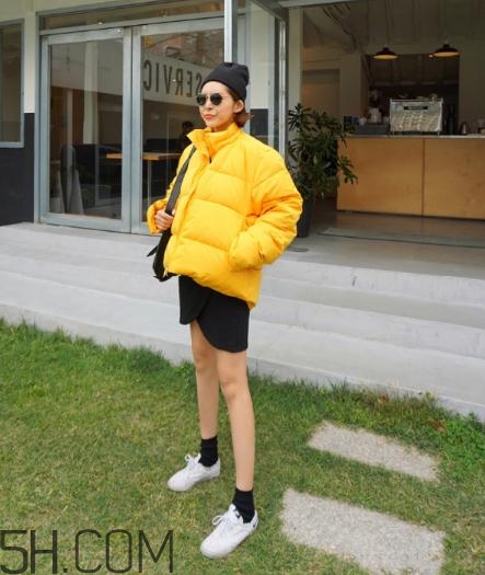 棉服搭配短裙好看嗎？棉襖搭配短裙圖片