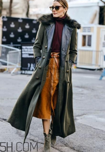 焦糖色半身裙怎么搭配？焦糖色半身裙搭配圖片