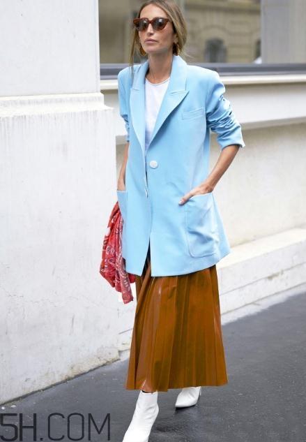 焦糖色半身裙怎么搭配？焦糖色半身裙搭配圖片