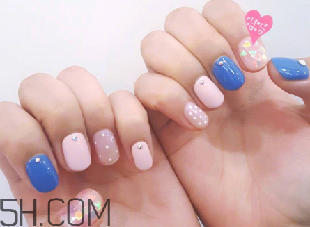 手黑涂什么顏色顯手白？美甲容易脫落的原因