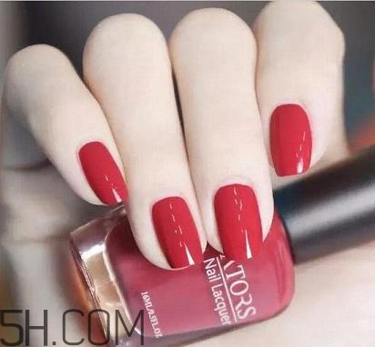 手黑適合做什么美甲好看？手膚色暗沉適合的指甲油