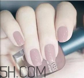 手黑適合做什么美甲好看？手膚色暗沉適合的指甲油