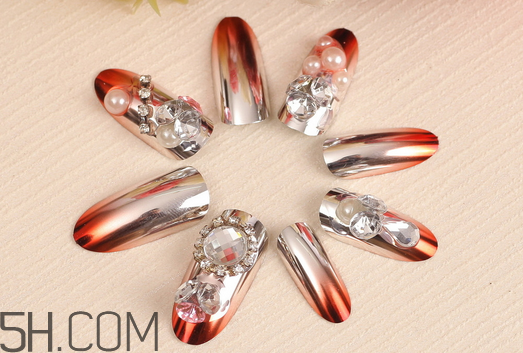 如何卸除頑固的亮片美甲？美甲甲片怎么貼最結(jié)實？