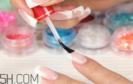 光療甲和水晶甲哪個好？什么是水晶甲？