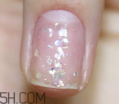 腳涂什么顏色指甲油好看？粉色四葉草貝殼美甲教程