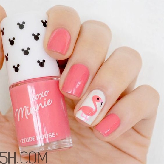 為什么美甲店做的指甲不容易掉？ins火烈鳥美甲圖案教程