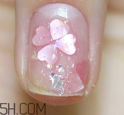 腳涂什么顏色指甲油好看？粉色四葉草貝殼美甲教程