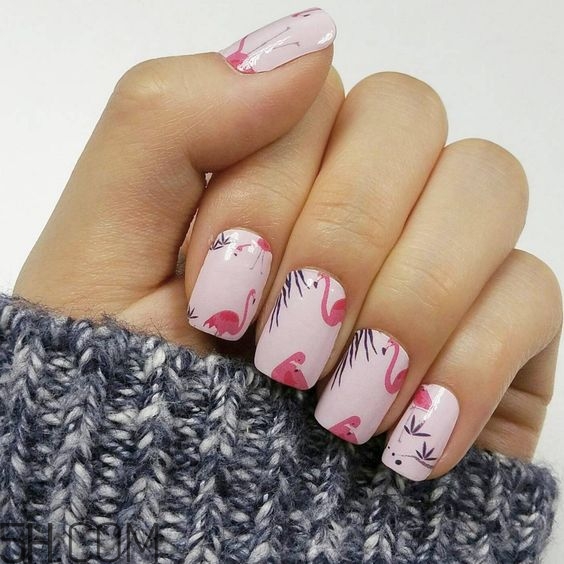 為什么美甲店做的指甲不容易掉？ins火烈鳥美甲圖案教程