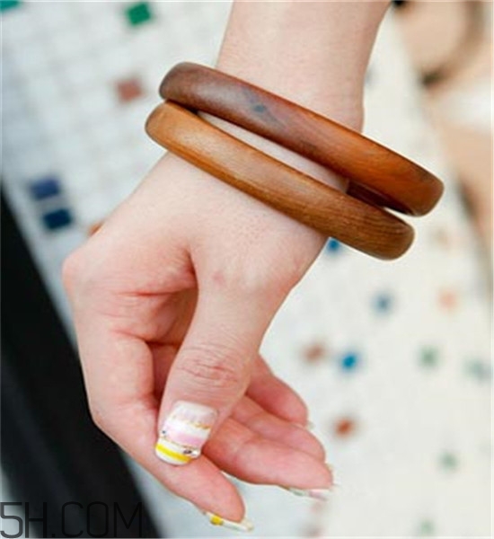 長期美甲的8大危害 如何護(hù)理指甲 長期美甲的8大危害 如何護(hù)理指甲