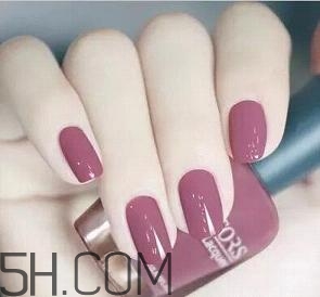 手黑適合做什么美甲好看？手膚色暗沉適合的指甲油