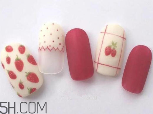 長期美甲的8大危害 如何護(hù)理指甲 長期美甲的8大危害 如何護(hù)理指甲