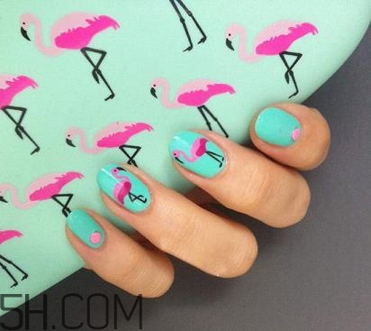 為什么美甲店做的指甲不容易掉？ins火烈鳥美甲圖案教程