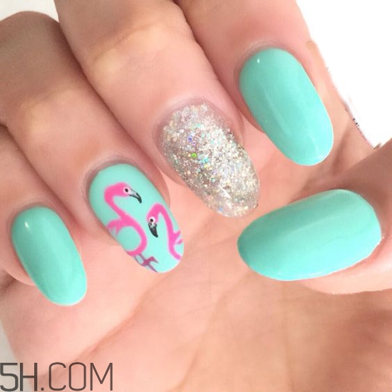 為什么美甲店做的指甲不容易掉？ins火烈鳥美甲圖案教程