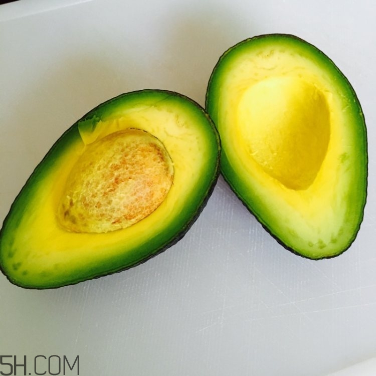 自制的牛油果奶昔能放多久？自制的牛油果香蕉奶昔的功效有哪些？