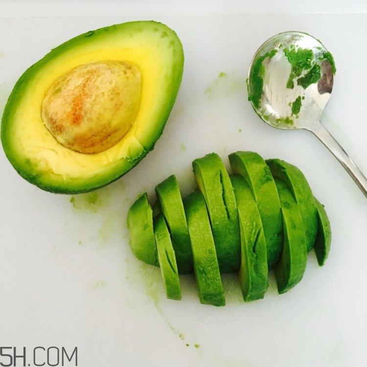 自制的牛油果奶昔能放多久？自制的牛油果香蕉奶昔的功效有哪些？