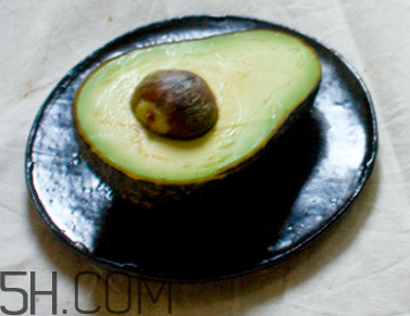 自制的牛油果奶昔能放多久？自制的牛油果香蕉奶昔的功效有哪些？