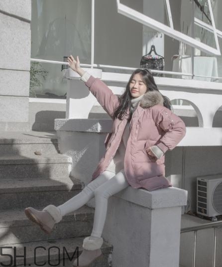 冬天穿白色褲子好看嗎？冬天白色褲子搭配圖片